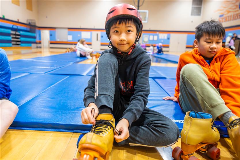 Students skate in PE
